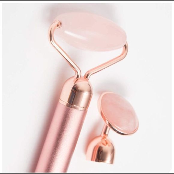 Rose 🌹 Quartz Face Massage Roller - Picture 4 of 8
